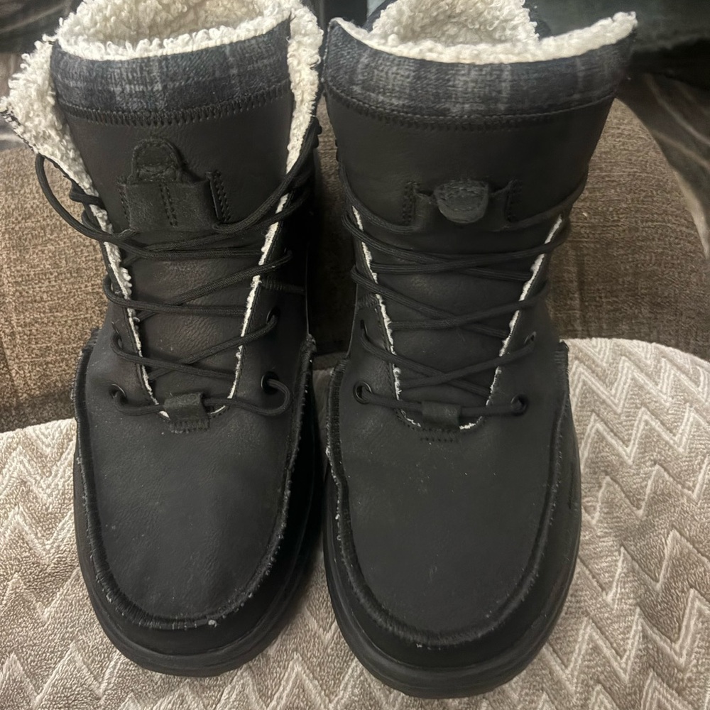 Men’s size 11 Hey Dudes